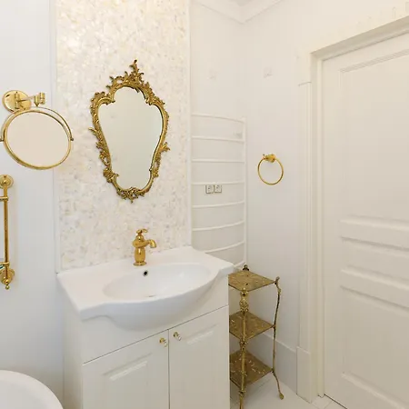 Lampedziai Lakeside Apartment *